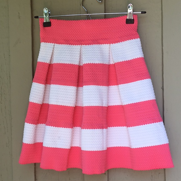 vizio Dresses & Skirts - Vizio Rubber Striped Skirt
